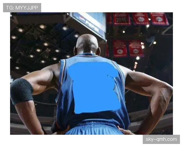 戴维斯冰箱里居然没辣条?这生活简直和NBA判若两人! 戴维斯冰箱里居然没辣条?这生活简直和NBA判若两人!