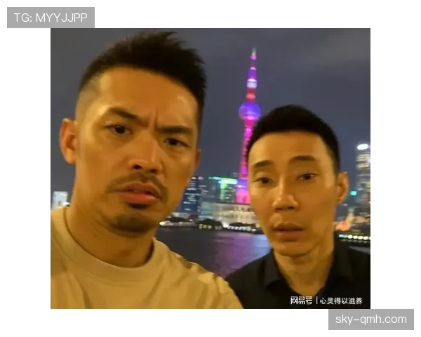 李宗伟下班回家那会儿,客厅能开小型训练营,和我家沙发生活是真两种人生 李宗伟下班回家那会儿,客厅能开小型训练营,和我家沙发生活是真两种人生