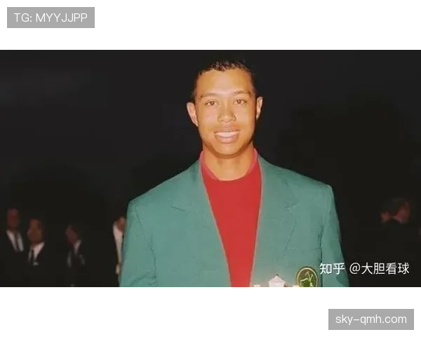 泰格·伍兹凌晨四点还在练推杆，这自律谁顶得住啊